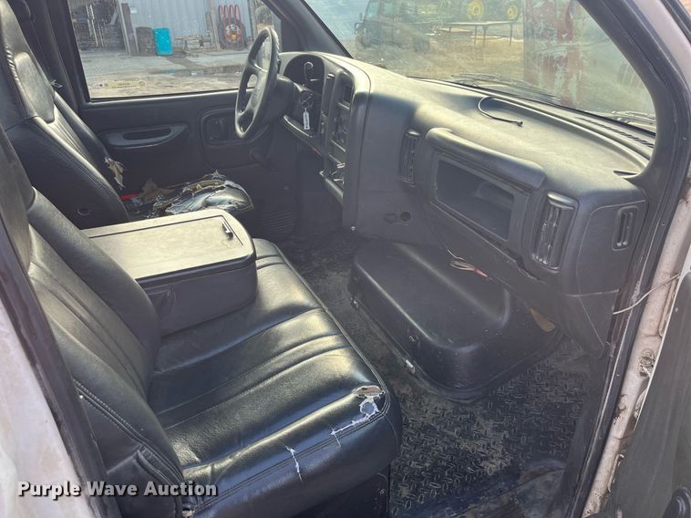 image for item MG9482 2005 GMC C5500  utility / service truck