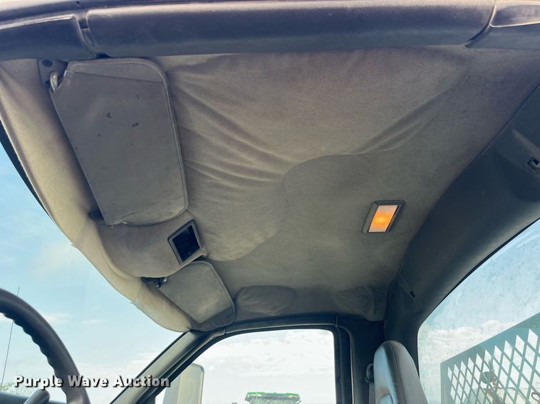 image for item MG9482 2005 GMC C5500  utility / service truck