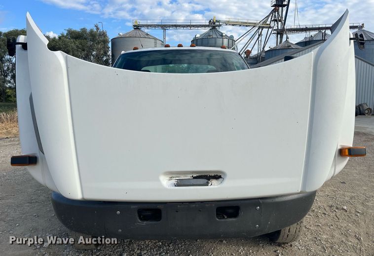 image for item MG9482 2005 GMC C5500  utility / service truck