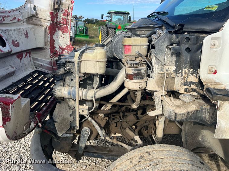 image for item MG9482 2005 GMC C5500  utility / service truck