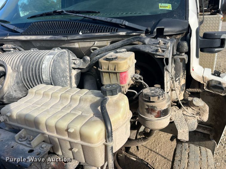 image for item MG9482 2005 GMC C5500  utility / service truck