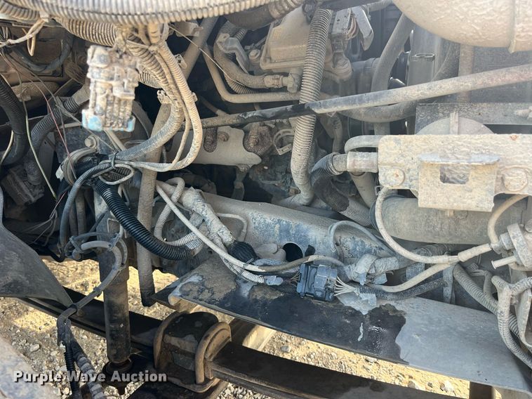 image for item MG9482 2005 GMC C5500  utility / service truck