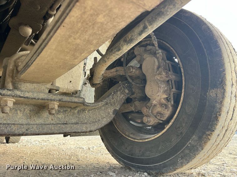 image for item MG9482 2005 GMC C5500  utility / service truck