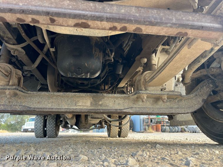 image for item MG9482 2005 GMC C5500  utility / service truck