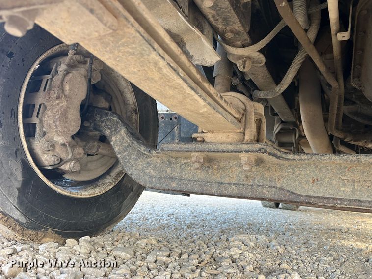 image for item MG9482 2005 GMC C5500  utility / service truck