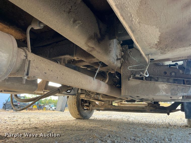 image for item MG9482 2005 GMC C5500  utility / service truck