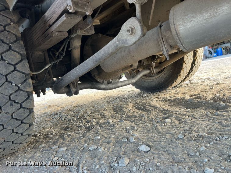 image for item MG9482 2005 GMC C5500  utility / service truck