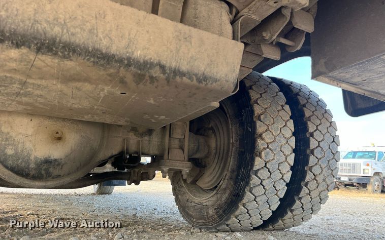 image for item MG9482 2005 GMC C5500  utility / service truck