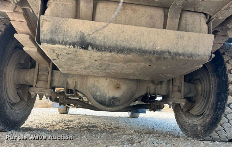 image for item MG9482 2005 GMC C5500  utility / service truck