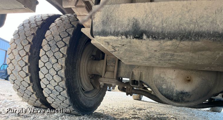 image for item MG9482 2005 GMC C5500  utility / service truck