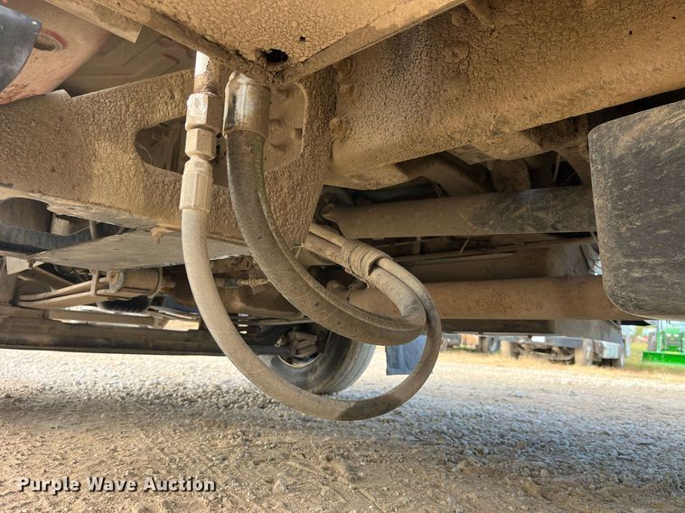 image for item MG9482 2005 GMC C5500  utility / service truck