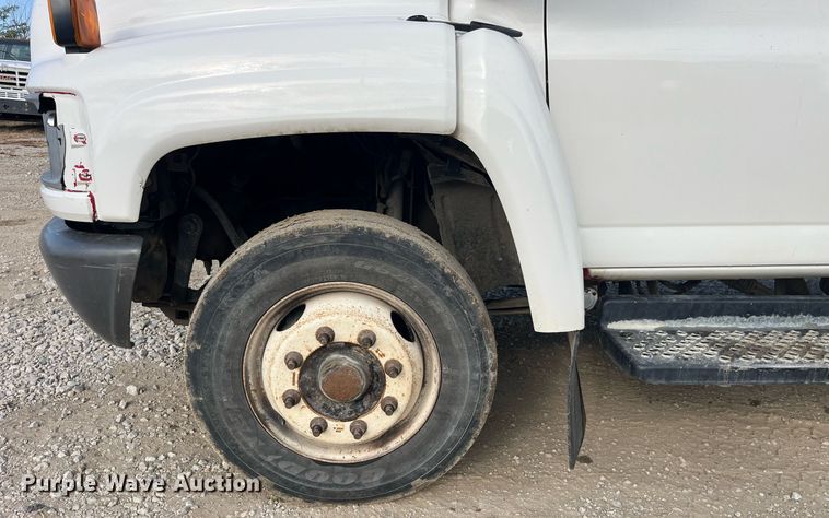 image for item MG9482 2005 GMC C5500  utility / service truck