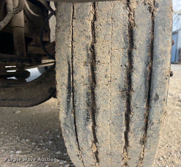 image for item MG9482 2005 GMC C5500  utility / service truck