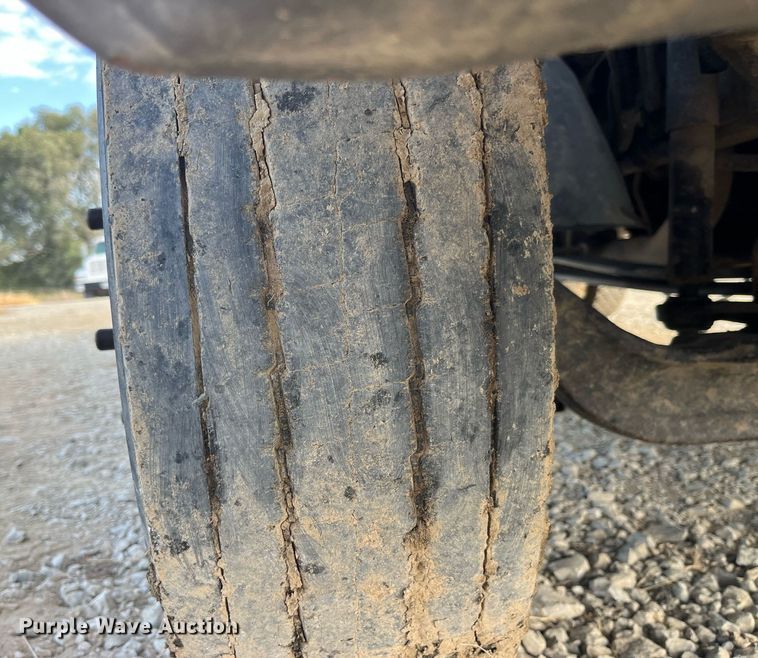 image for item MG9482 2005 GMC C5500  utility / service truck