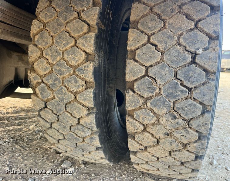 image for item MG9482 2005 GMC C5500  utility / service truck