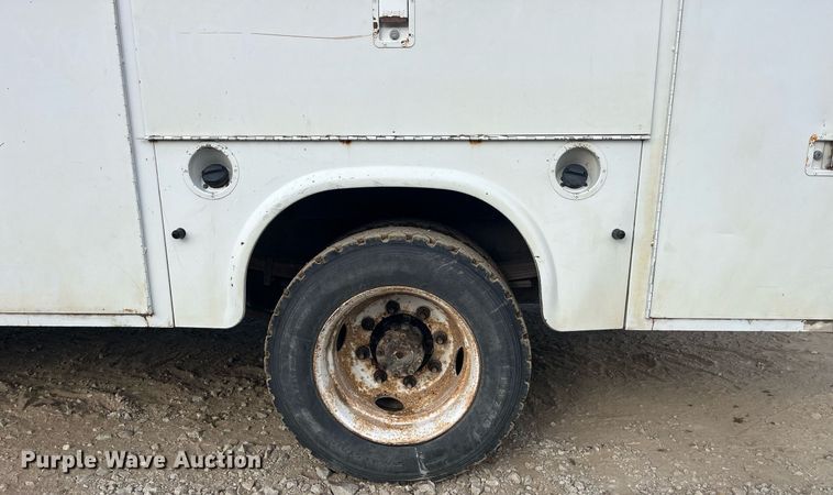 image for item MG9482 2005 GMC C5500  utility / service truck