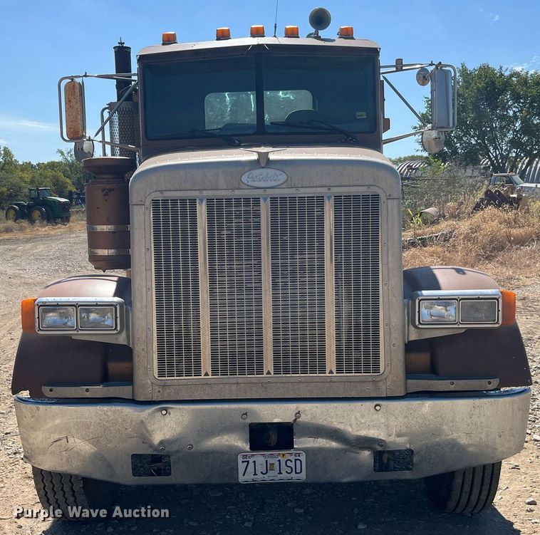 image for item MG9485 1994 Peterbilt 378  dump truck