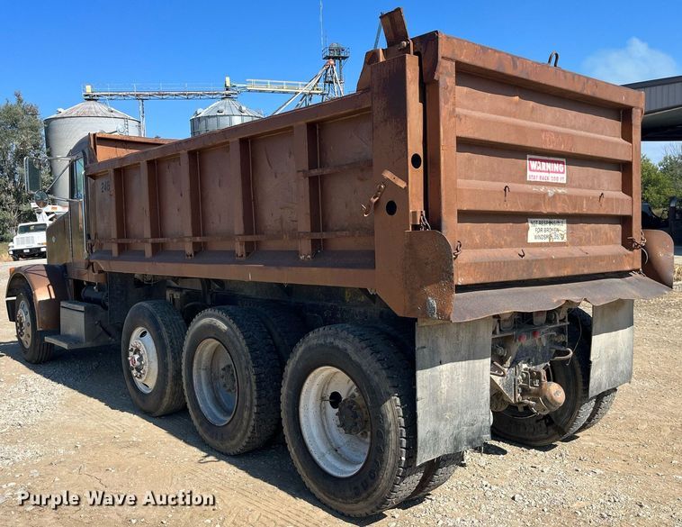 image for item MG9485 1994 Peterbilt 378  dump truck