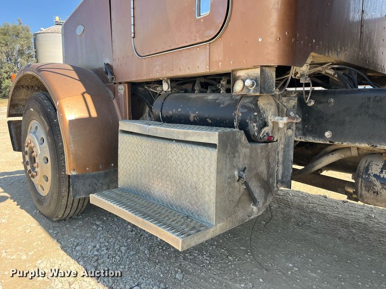 image for item MG9485 1994 Peterbilt 378  dump truck