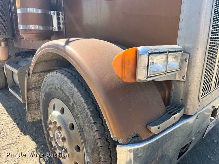 image for item MG9485 1994 Peterbilt 378  dump truck