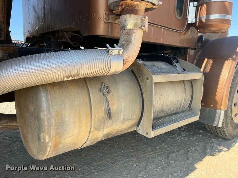 image for item MG9485 1994 Peterbilt 378  dump truck