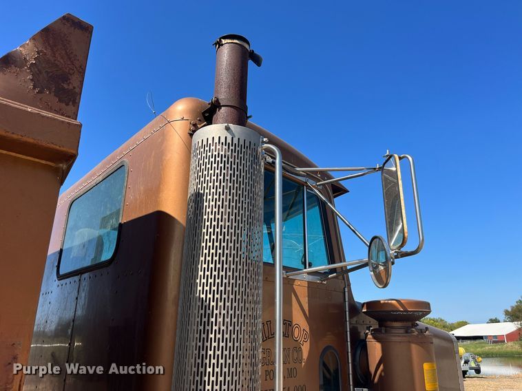 image for item MG9485 1994 Peterbilt 378  dump truck