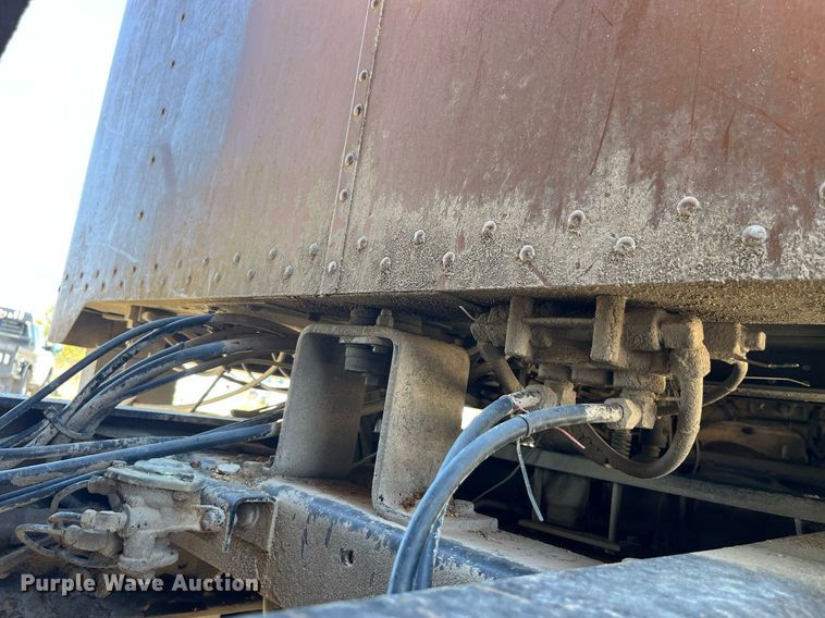 image for item MG9485 1994 Peterbilt 378  dump truck