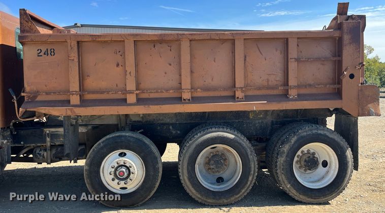 image for item MG9485 1994 Peterbilt 378  dump truck