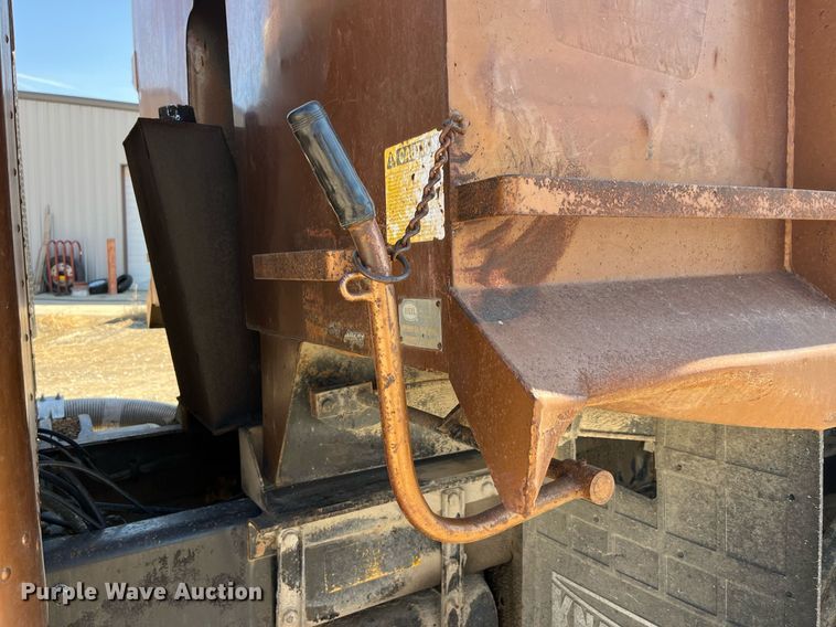 image for item MG9485 1994 Peterbilt 378  dump truck