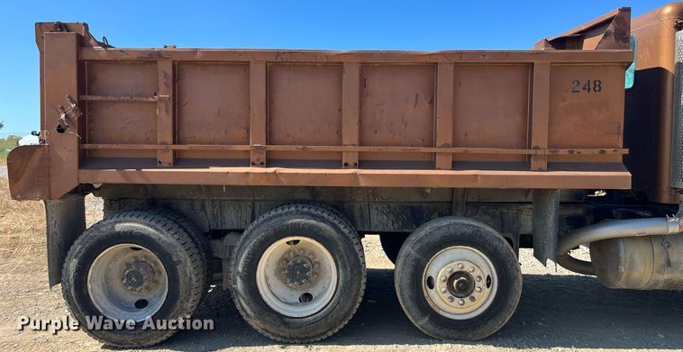 image for item MG9485 1994 Peterbilt 378  dump truck