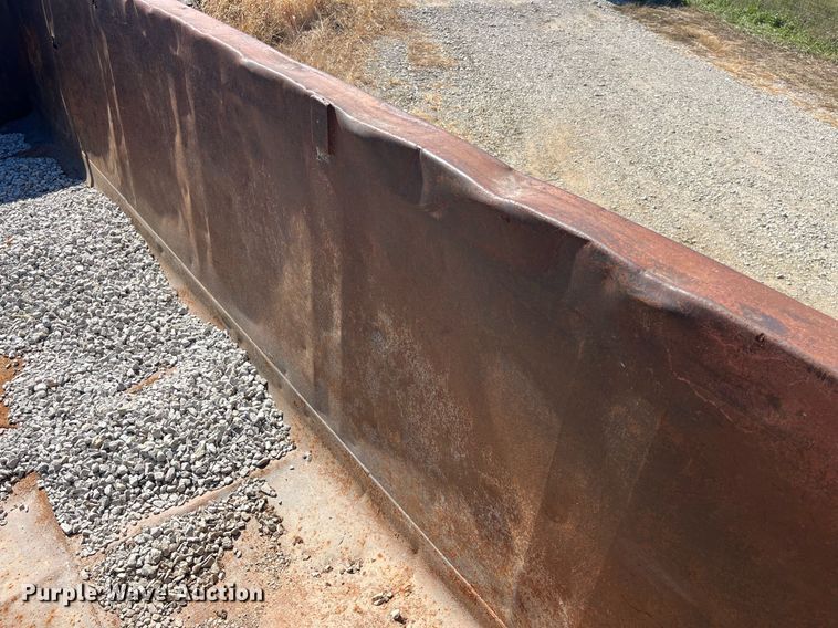 image for item MG9485 1994 Peterbilt 378  dump truck