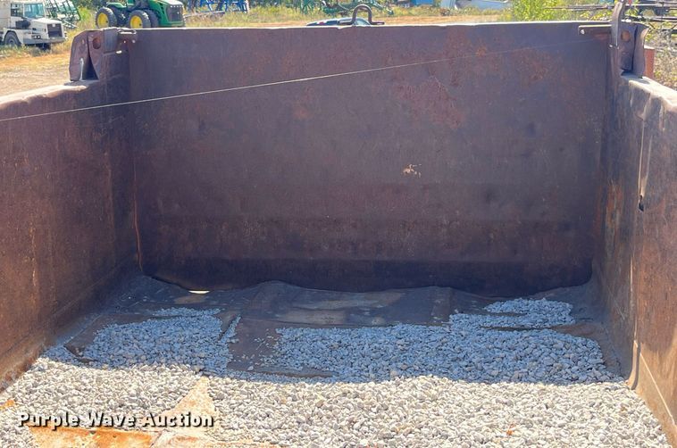 image for item MG9485 1994 Peterbilt 378  dump truck