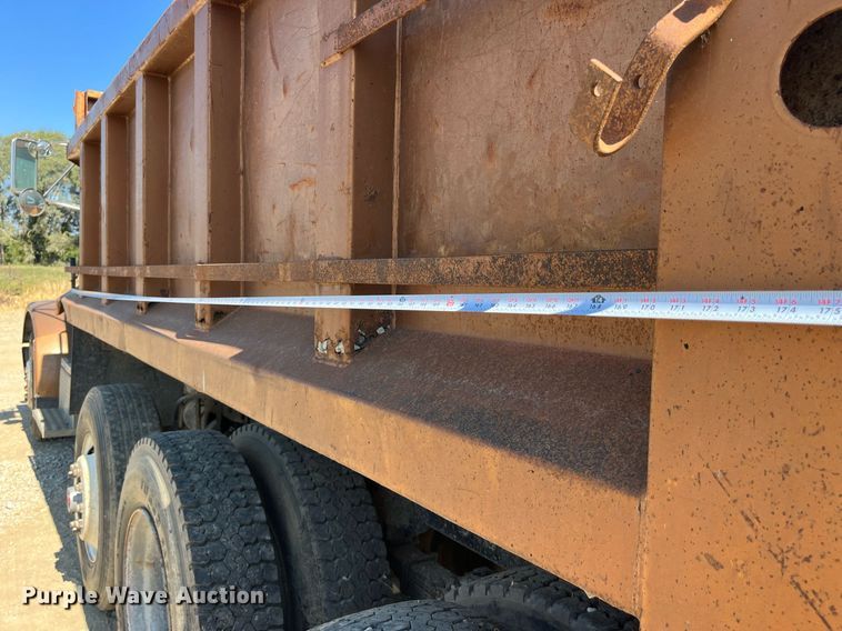 image for item MG9485 1994 Peterbilt 378  dump truck