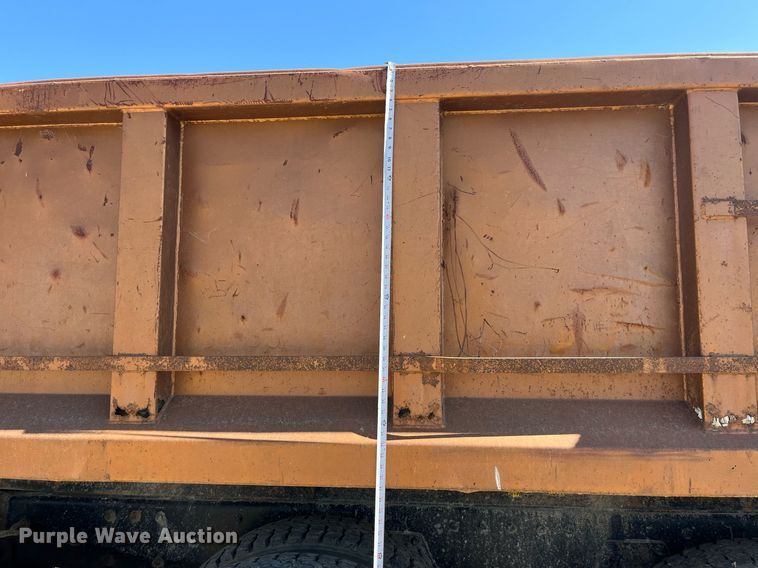 image for item MG9485 1994 Peterbilt 378  dump truck