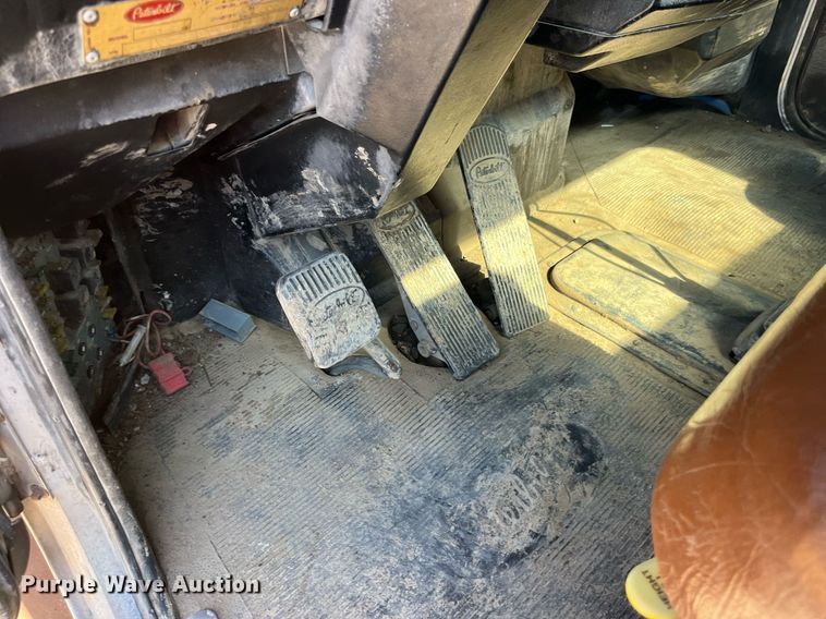 image for item MG9485 1994 Peterbilt 378  dump truck