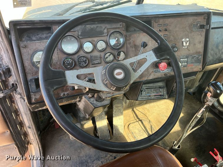 image for item MG9485 1994 Peterbilt 378  dump truck