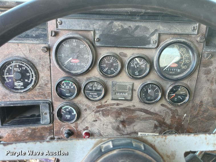 image for item MG9485 1994 Peterbilt 378  dump truck