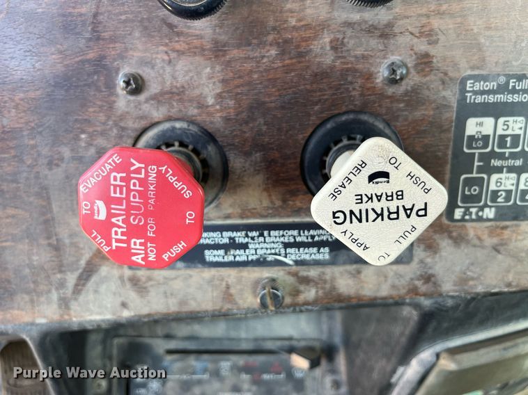 image for item MG9485 1994 Peterbilt 378  dump truck