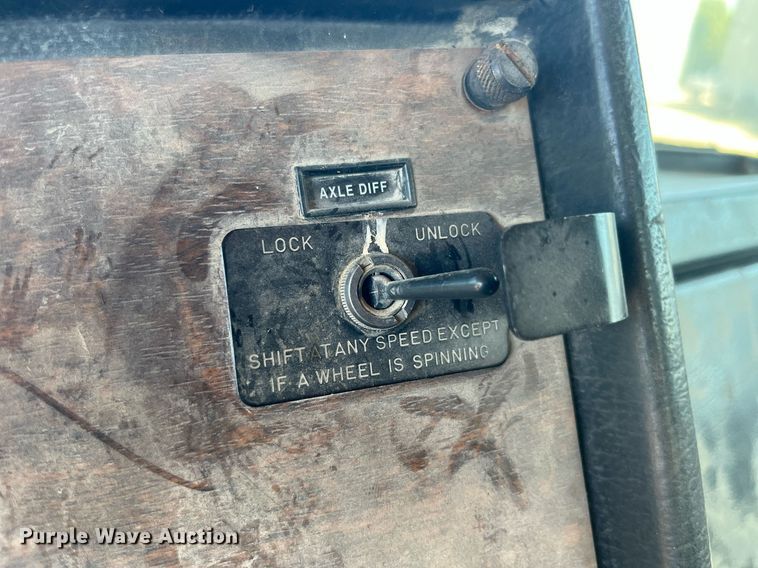 image for item MG9485 1994 Peterbilt 378  dump truck