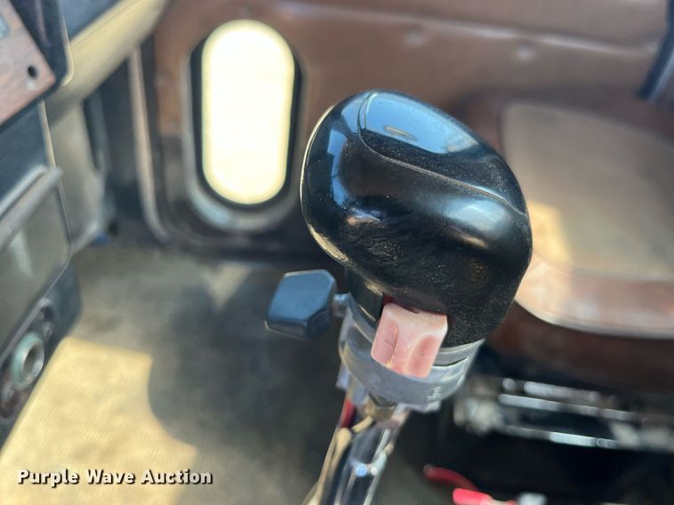 image for item MG9485 1994 Peterbilt 378  dump truck