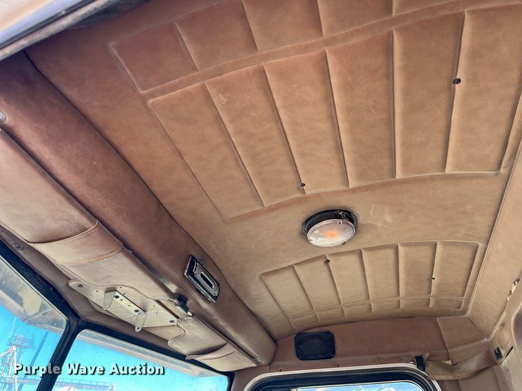 image for item MG9485 1994 Peterbilt 378  dump truck