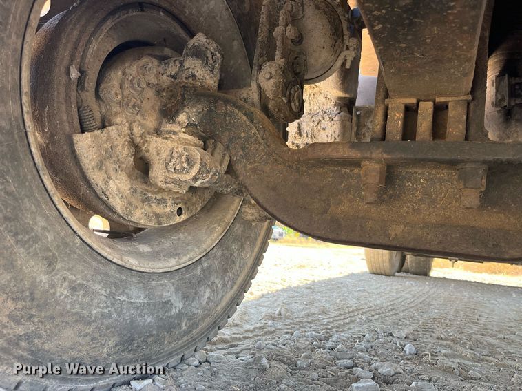 image for item MG9485 1994 Peterbilt 378  dump truck