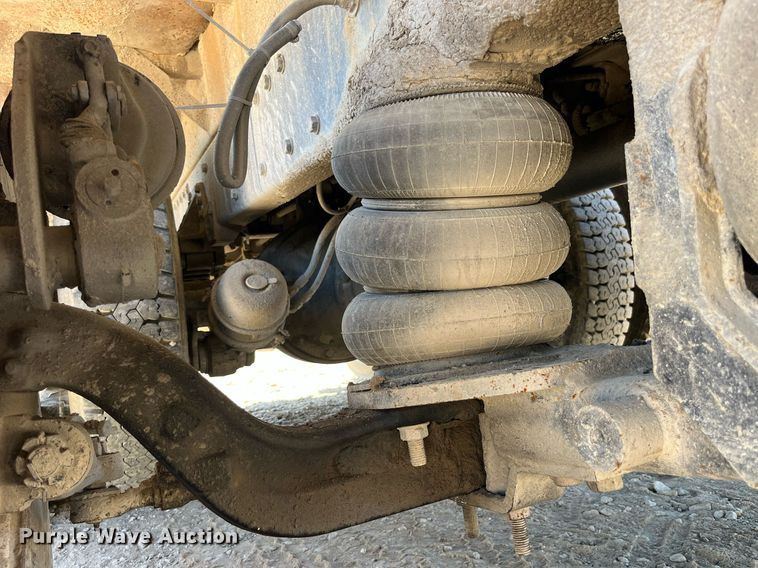 image for item MG9485 1994 Peterbilt 378  dump truck