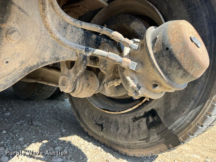 image for item MG9485 1994 Peterbilt 378  dump truck