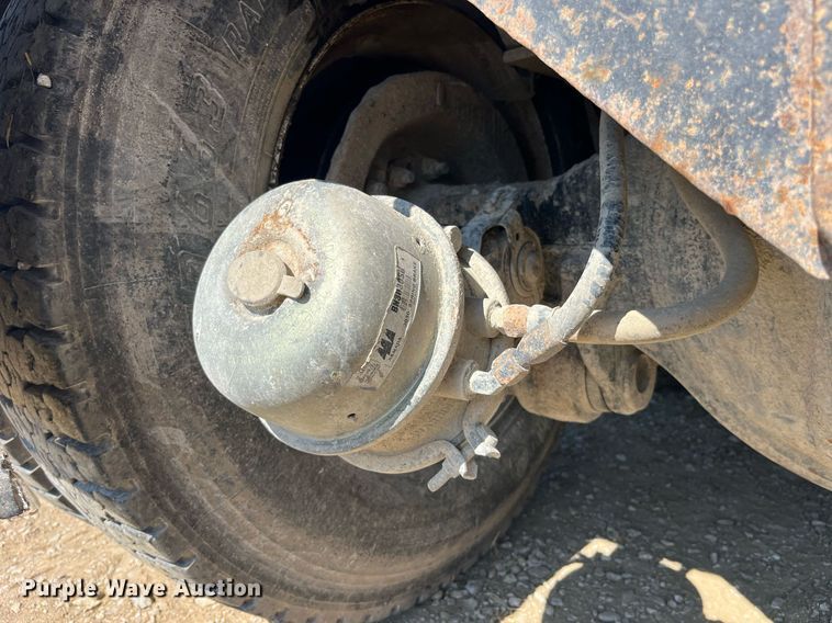 image for item MG9485 1994 Peterbilt 378  dump truck