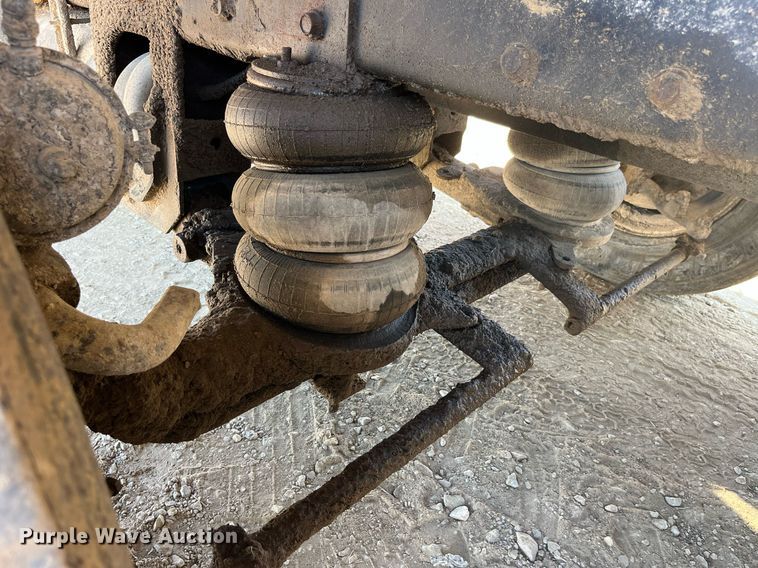 image for item MG9485 1994 Peterbilt 378  dump truck