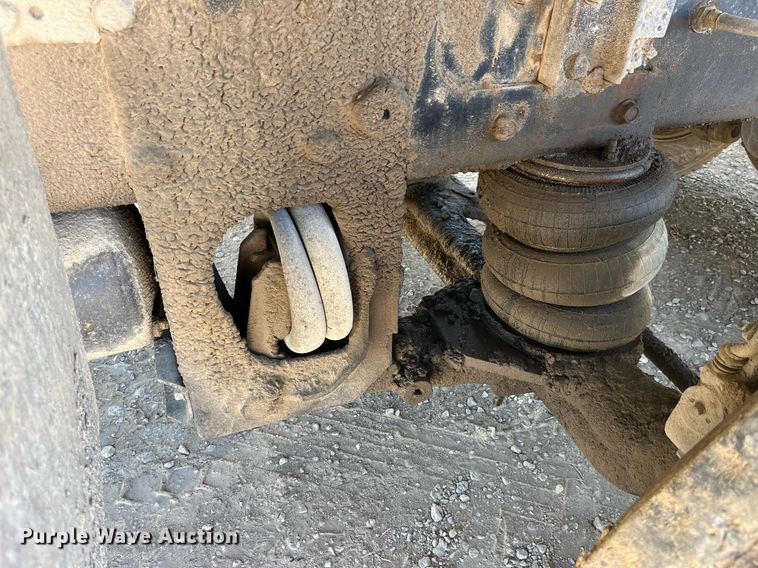 image for item MG9485 1994 Peterbilt 378  dump truck