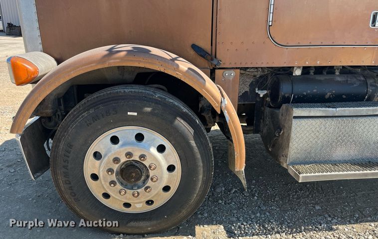 image for item MG9485 1994 Peterbilt 378  dump truck