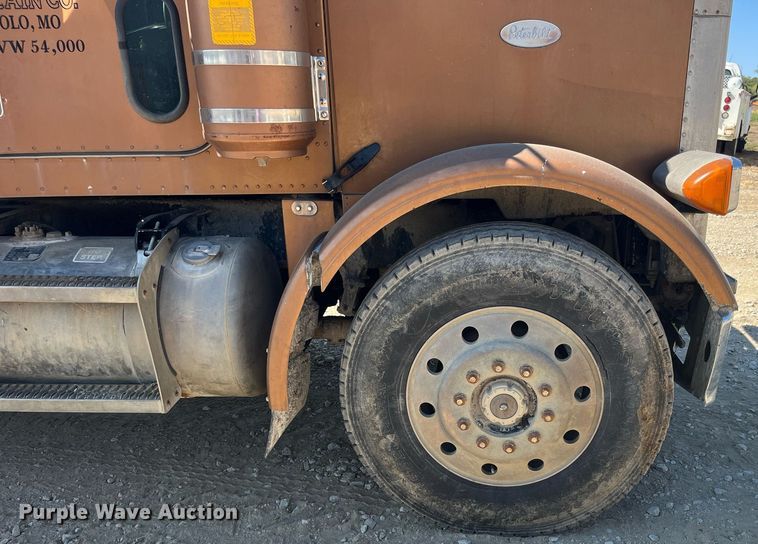 image for item MG9485 1994 Peterbilt 378  dump truck