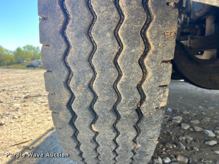 image for item MG9485 1994 Peterbilt 378  dump truck